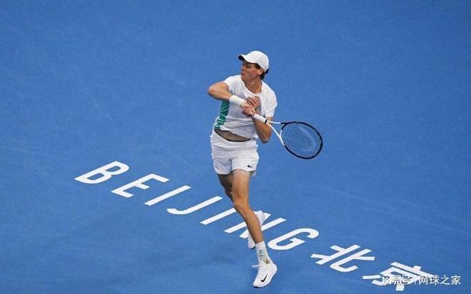 内马尔赛前牵着自己的女儿马维入场，之后还给女儿比心