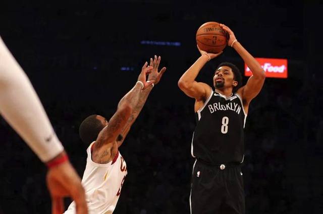 杜兰特关键补篮逆转比赛